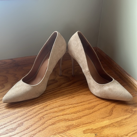 Bonnibel tan suede stilettos size 8. Worn once - Picture 3 of 8